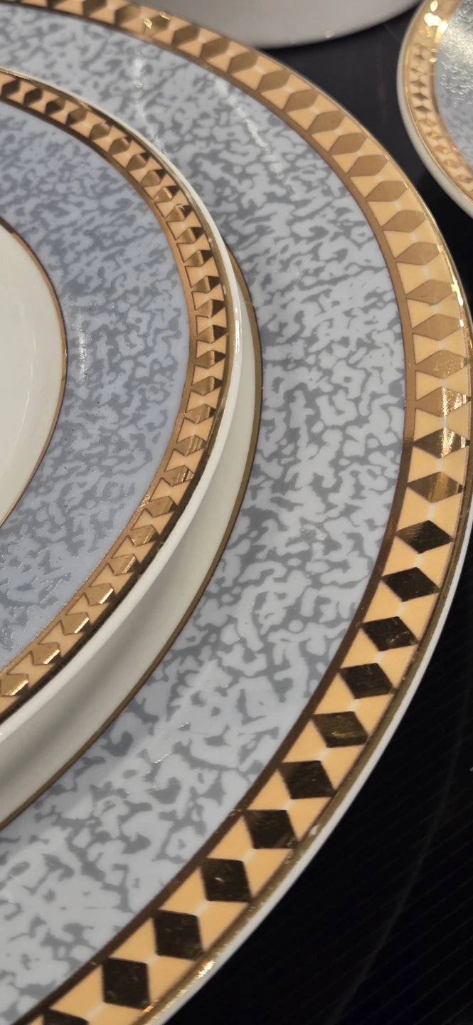 Yamasen Fine Porcelain Tea Set with 24K Gold Detail - photo 4