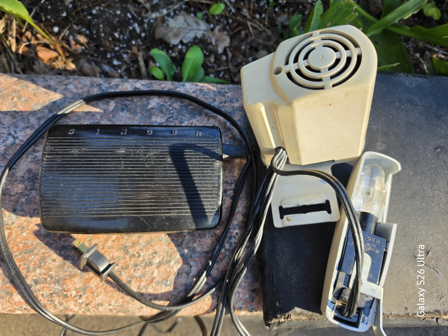 SINGER Sewing Machine Motor w/ Foot Control Pedal & Light