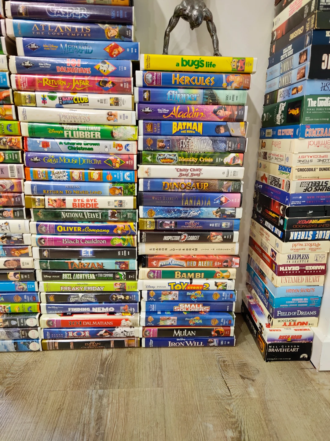Vintage VHS Clam Shell Movie Tapes 100+ - photo 4