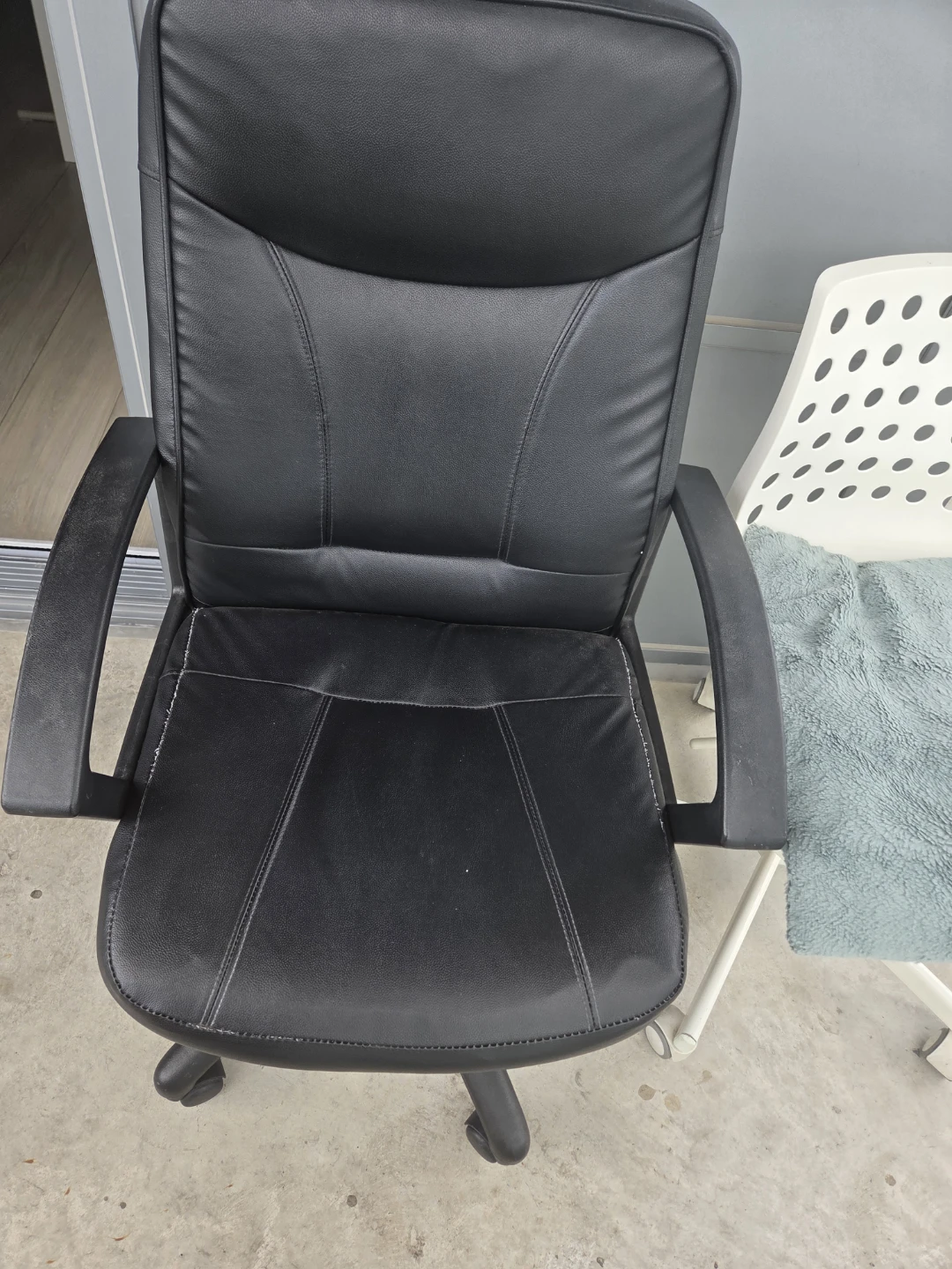Black office chair - photo 5