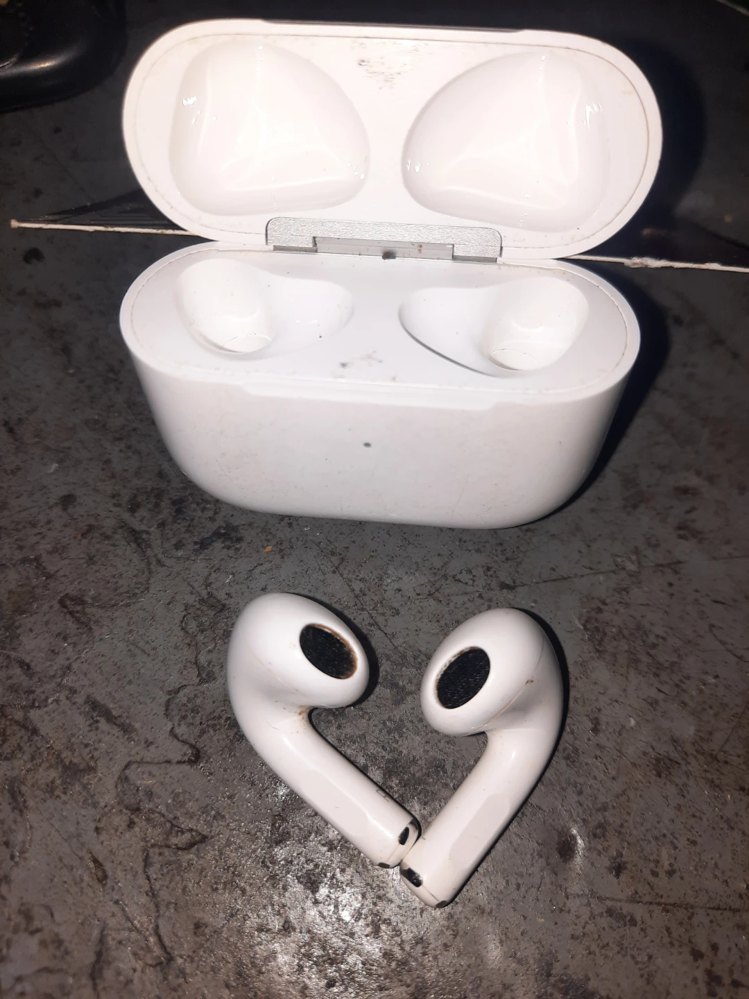 Apple AirPods 3rd Generation - photo 2