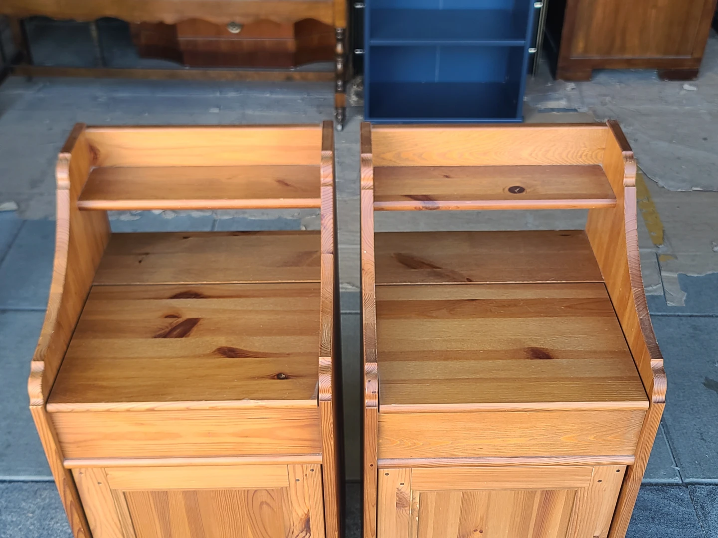 Pair of Pine Bedside Cabinets - photo 4