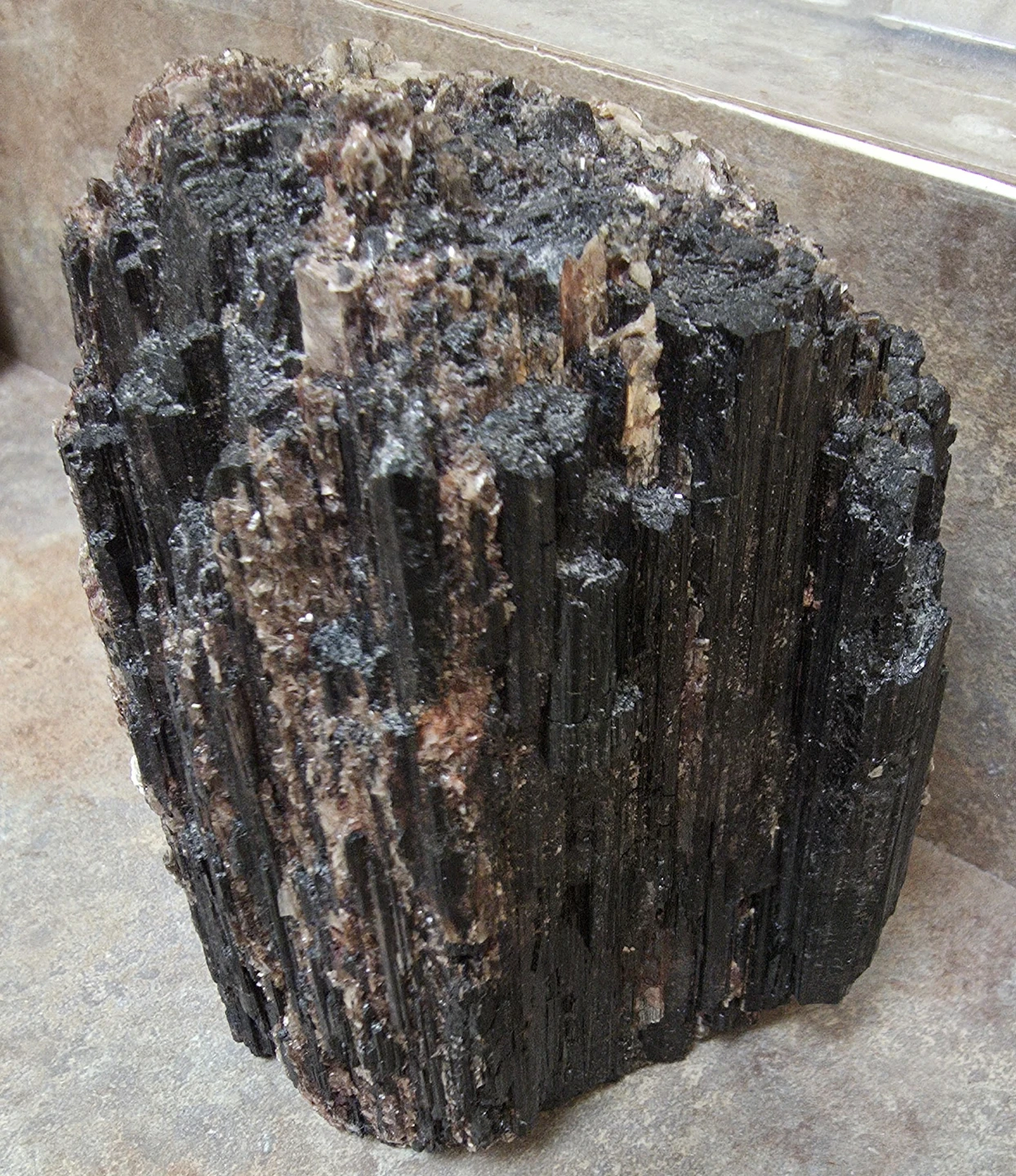 （黑電氣石原礦）Raw Black Tourmaline Mineral Specimen