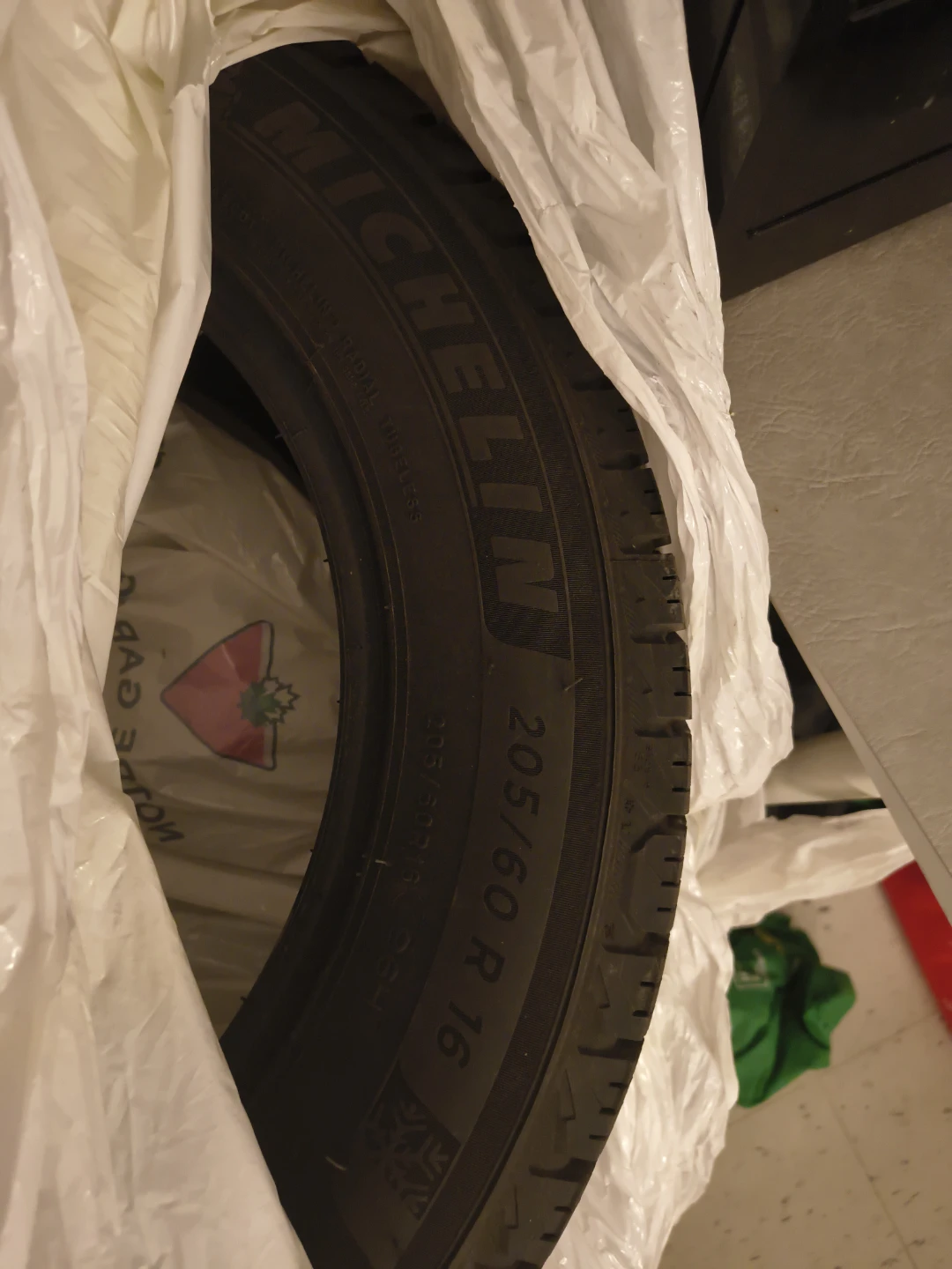 Michelin 205/60 R16 Tire