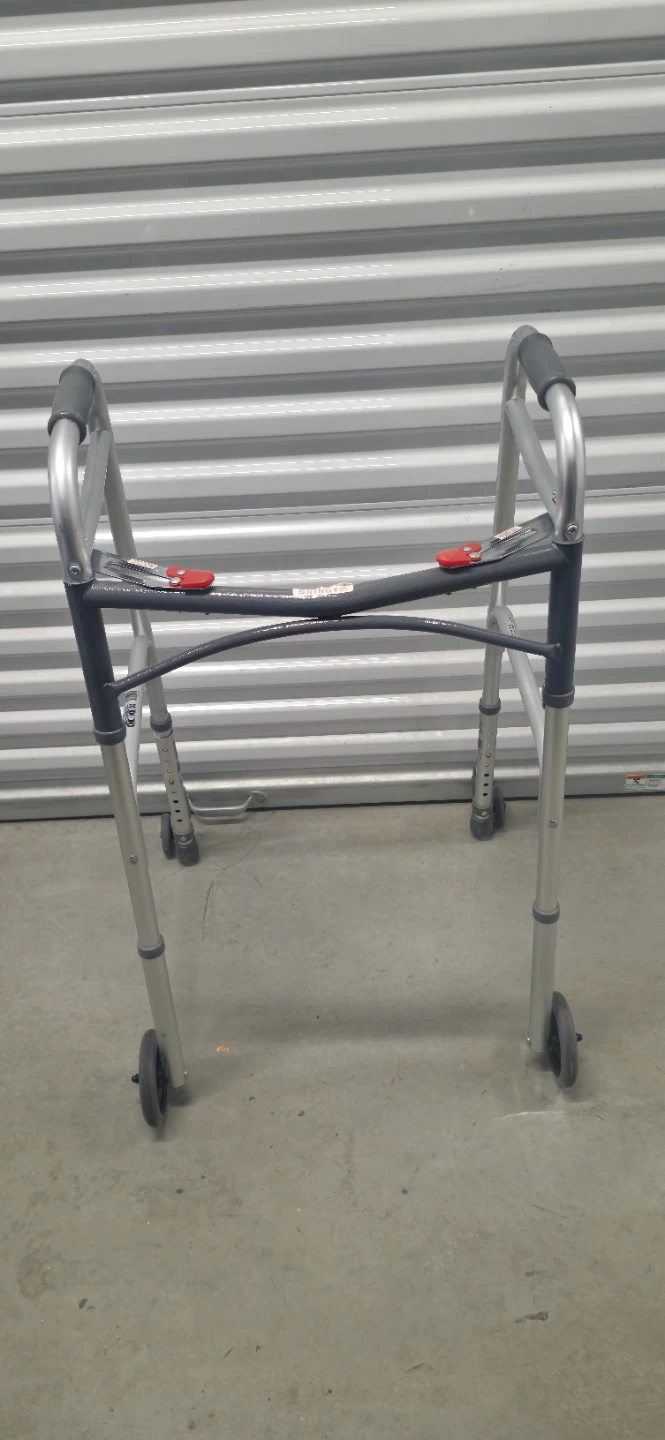 Aluminum foldable walker - photo 2