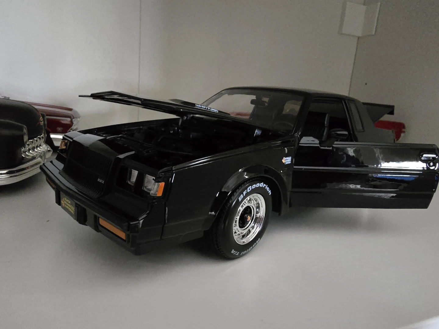 1:18 Scale Buick Grand National Diecast - photo 2