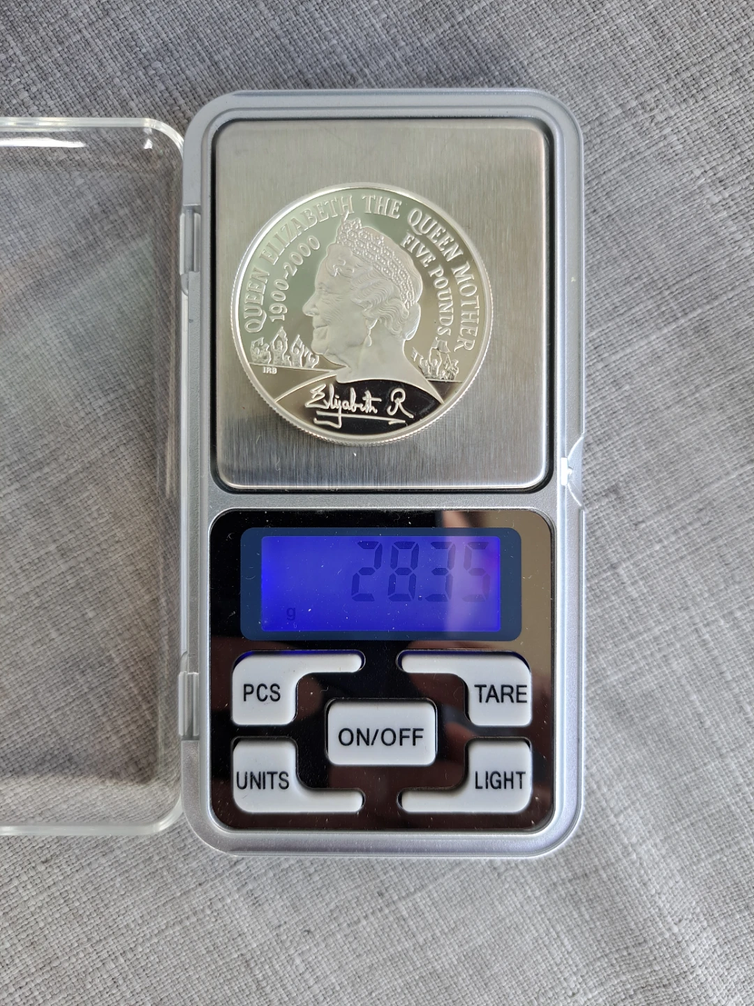 2000 Queen Mother Five Pound Coin - photo 4