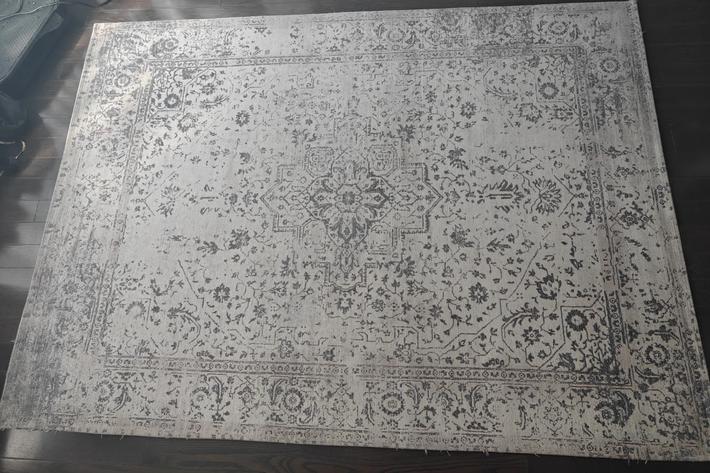 SPARX 5'x7' Washable Area Rug – Grey Distressed Medallion