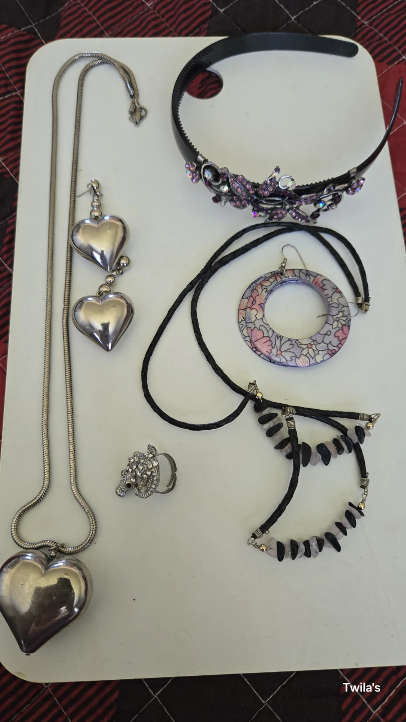 Assorted Fashion Jewelry Collection - photo 2