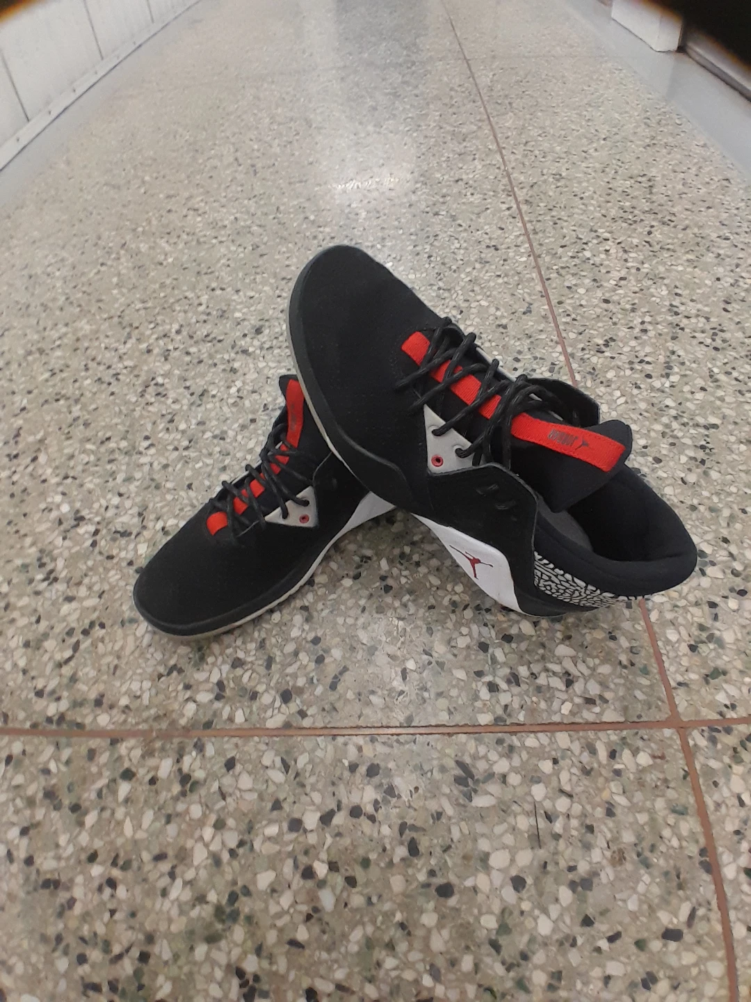 Jordan Men's Black Red Basketball Shoes Size 9.5