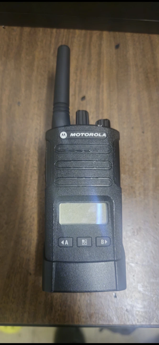 Motorola RMU2040 6-Pack Two-Way Radios with Multi-Charger - photo 4