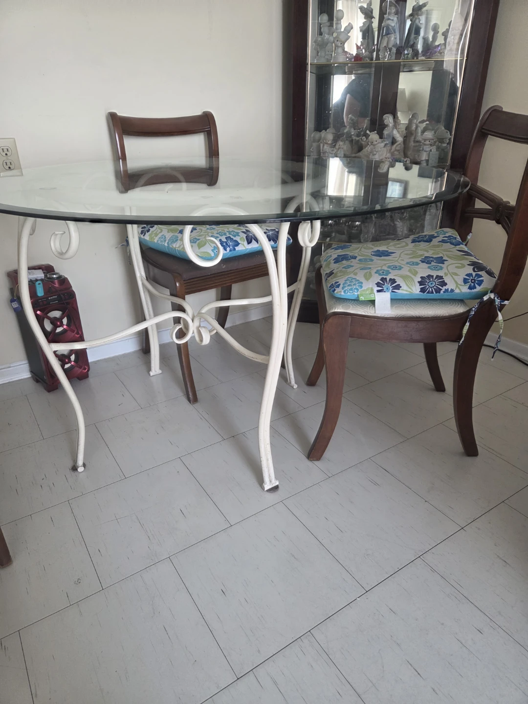 Round glass top bistro table - photo 2