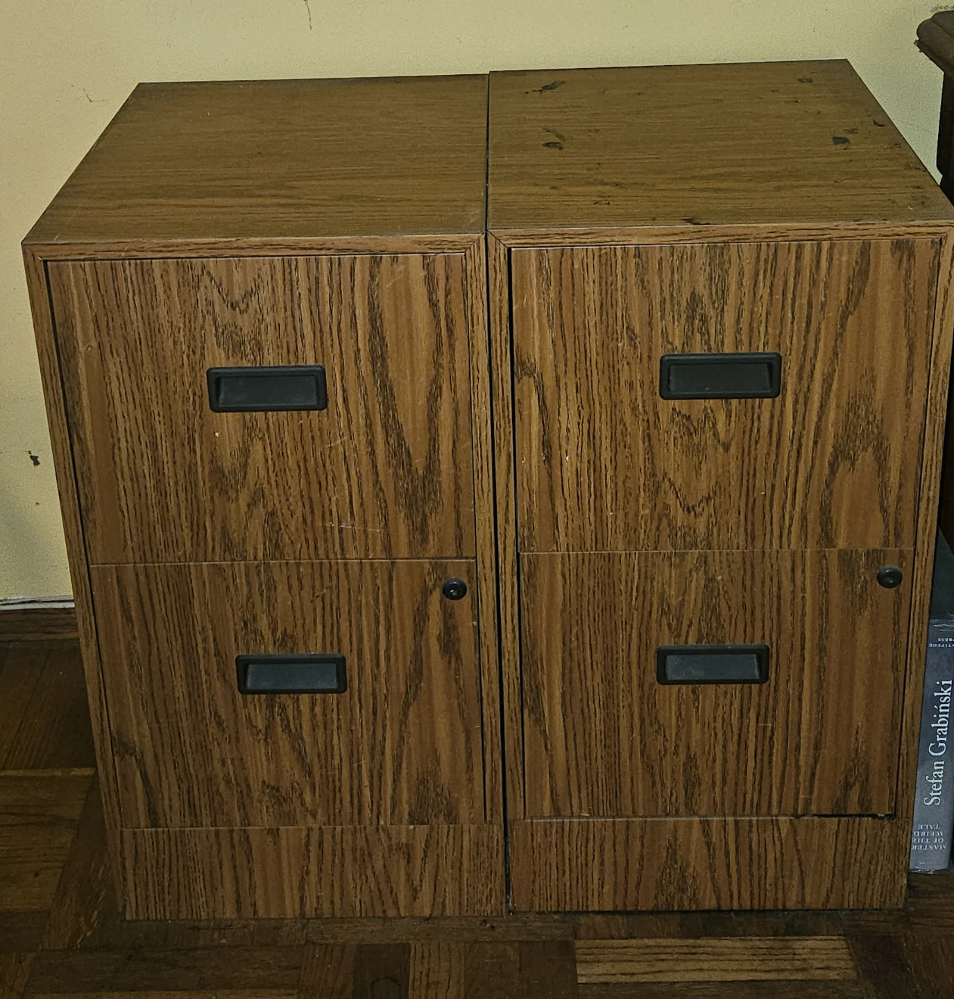 2-Drawer Filing Cabinet