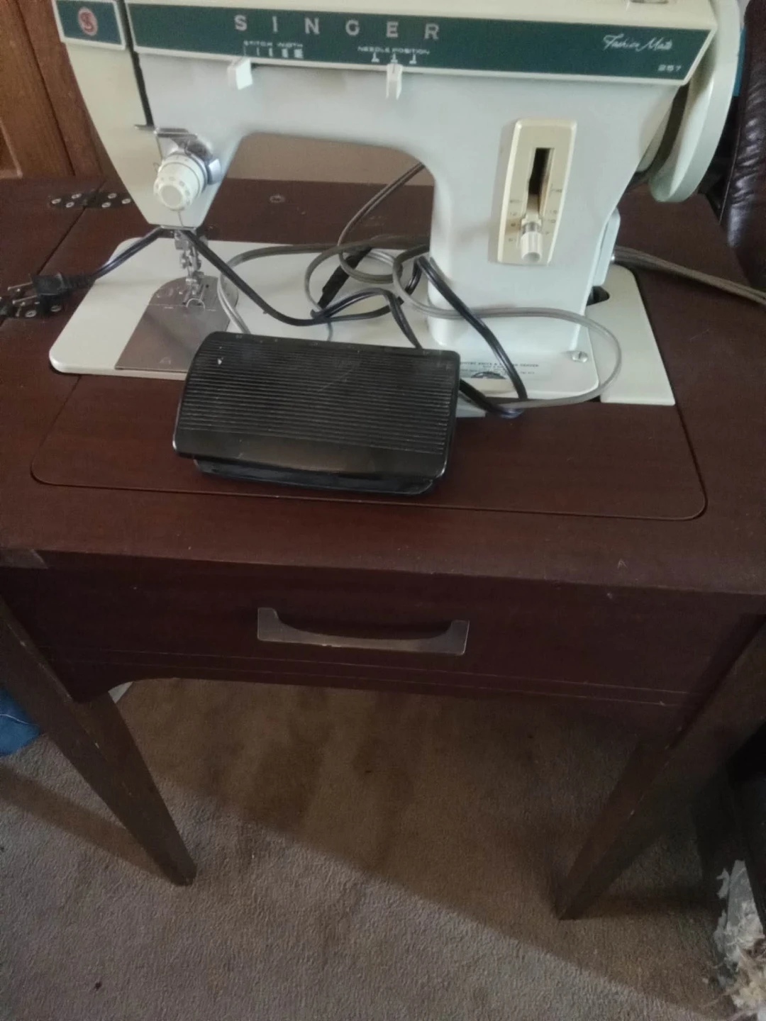 Vintage Singer Fashion Mate 257 Sewing Machine