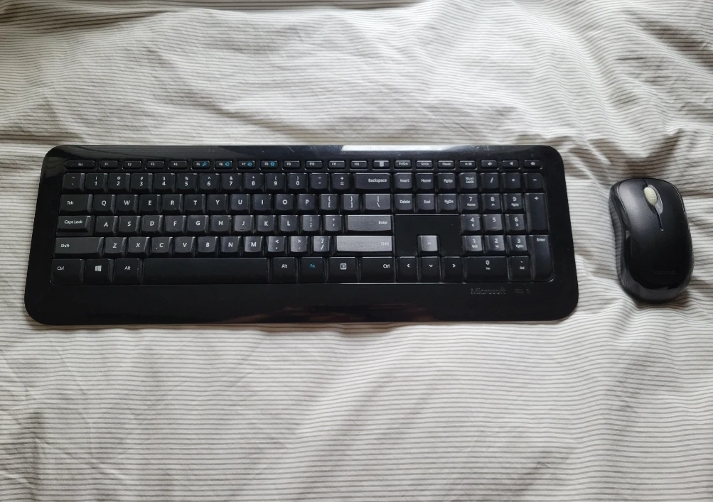 Microsoft Wireless Keyboard + Mouse Set