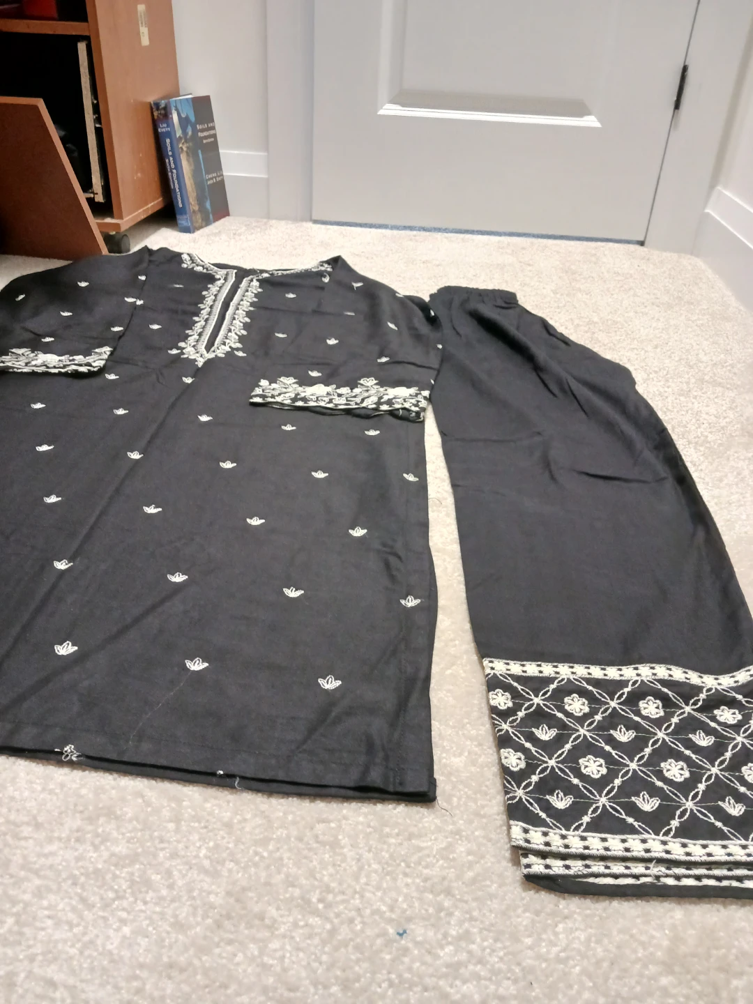 Black Embroidered Kurta and Pant Set - photo 2