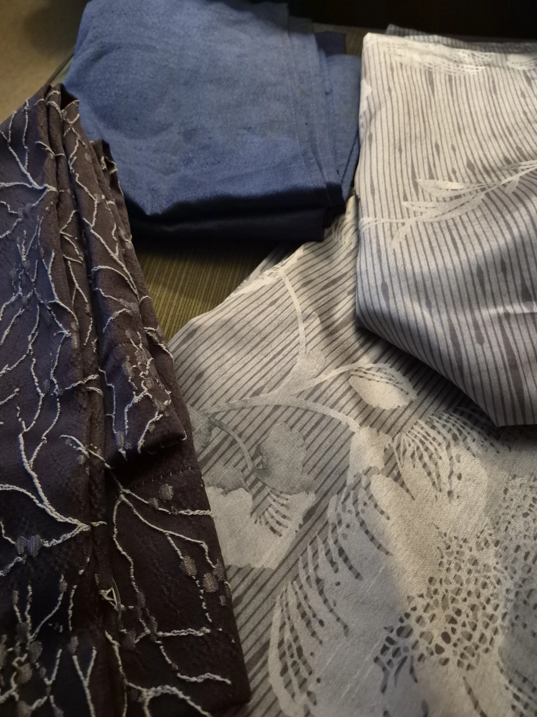 4 drapery panels. 2 same pattern.  1 of each other pattern. - photo 2