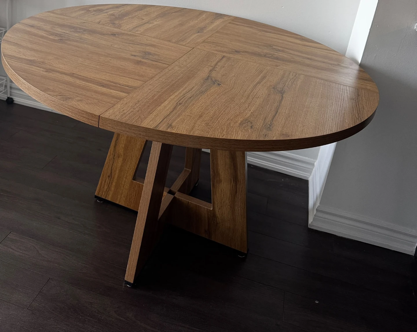 Round Wood Grain Dining Table