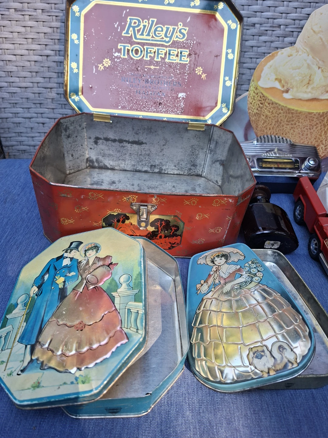 Bulk Vintage Bundle: Pepsi & Riley's Tins, Novelties - photo 4