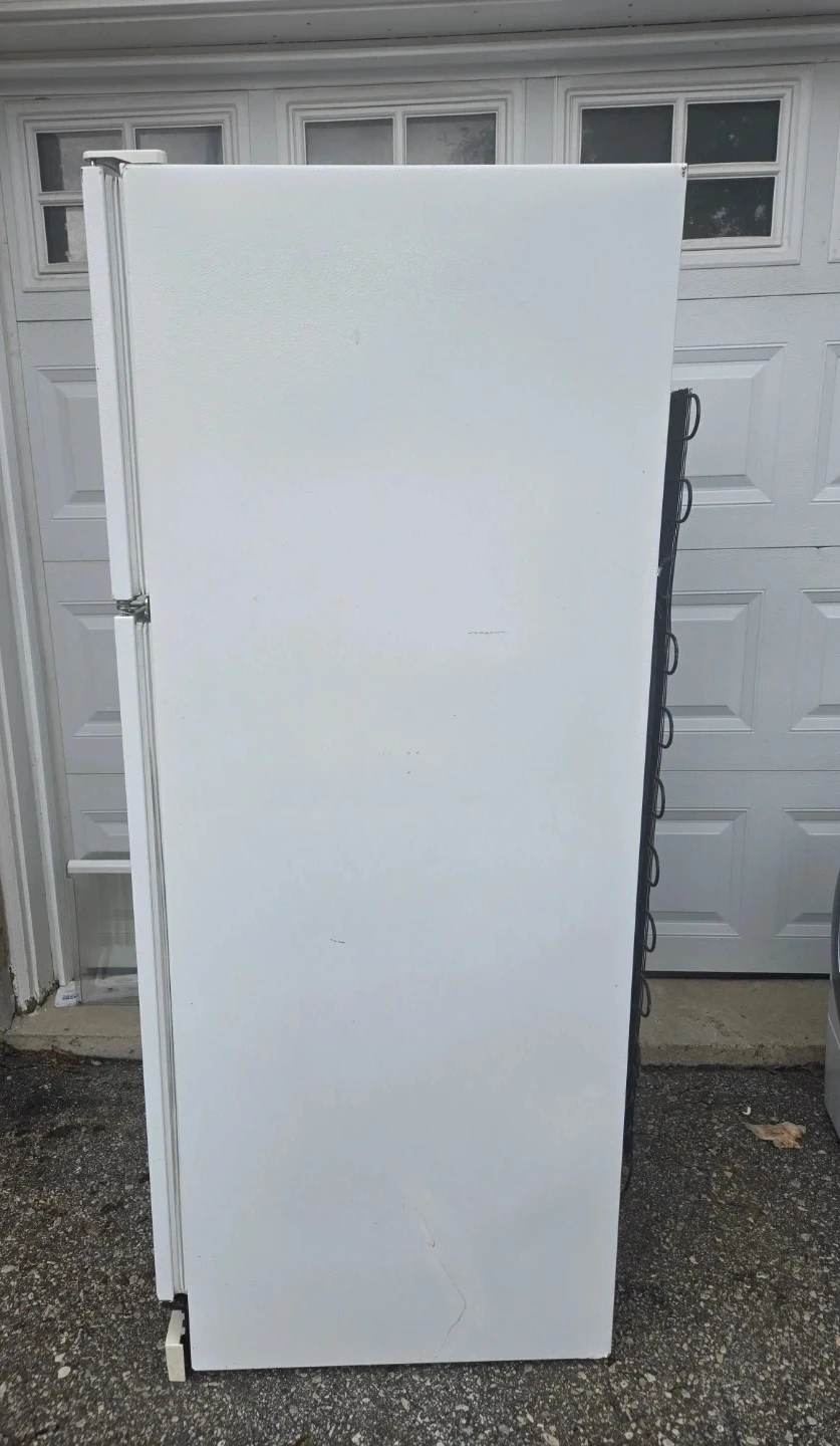 White Top-Freezer Refrigerator - photo 2
