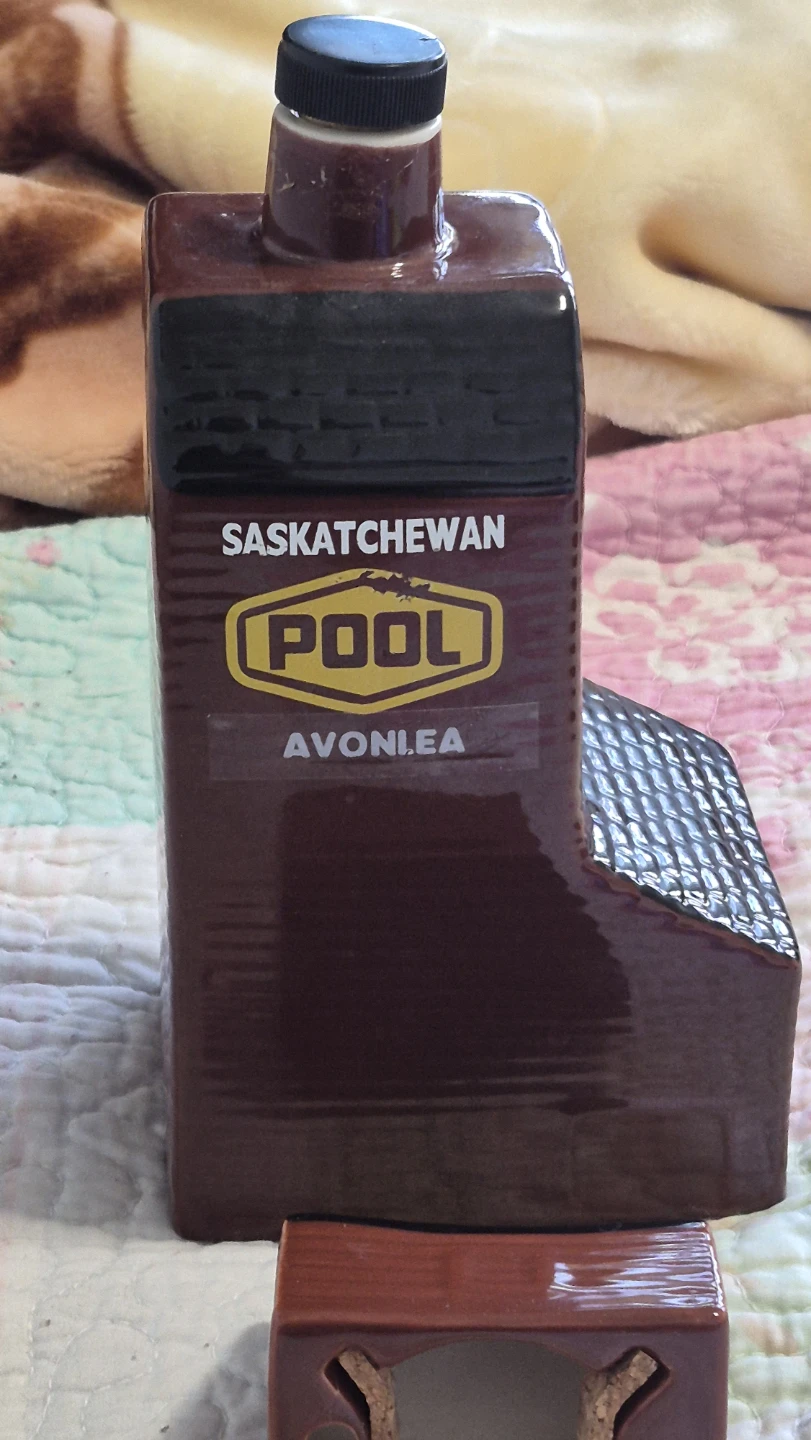Saskatchewan Pool Avonlea Ceramic Whisky Decanter - photo 3