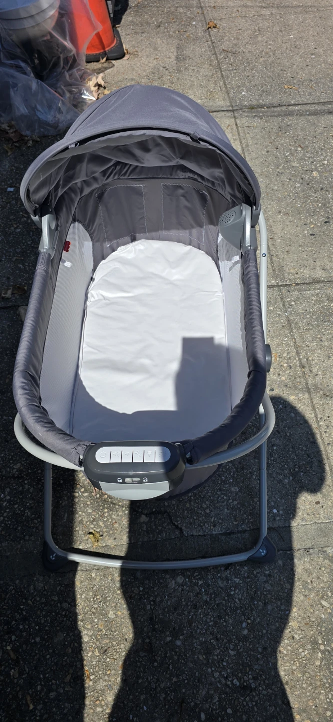 Fisher-Price Soothing Motions Bassinet