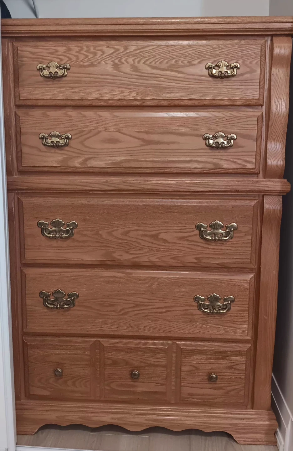 Solid wood 5 drawer dresser