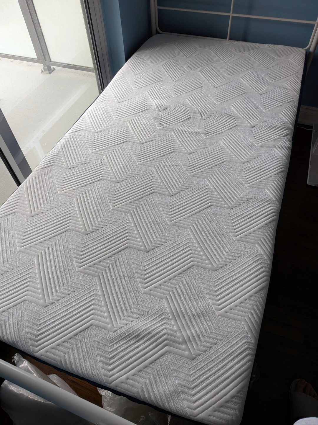 Avenco 8" Firm Hybrid Mattress (Twin XL)