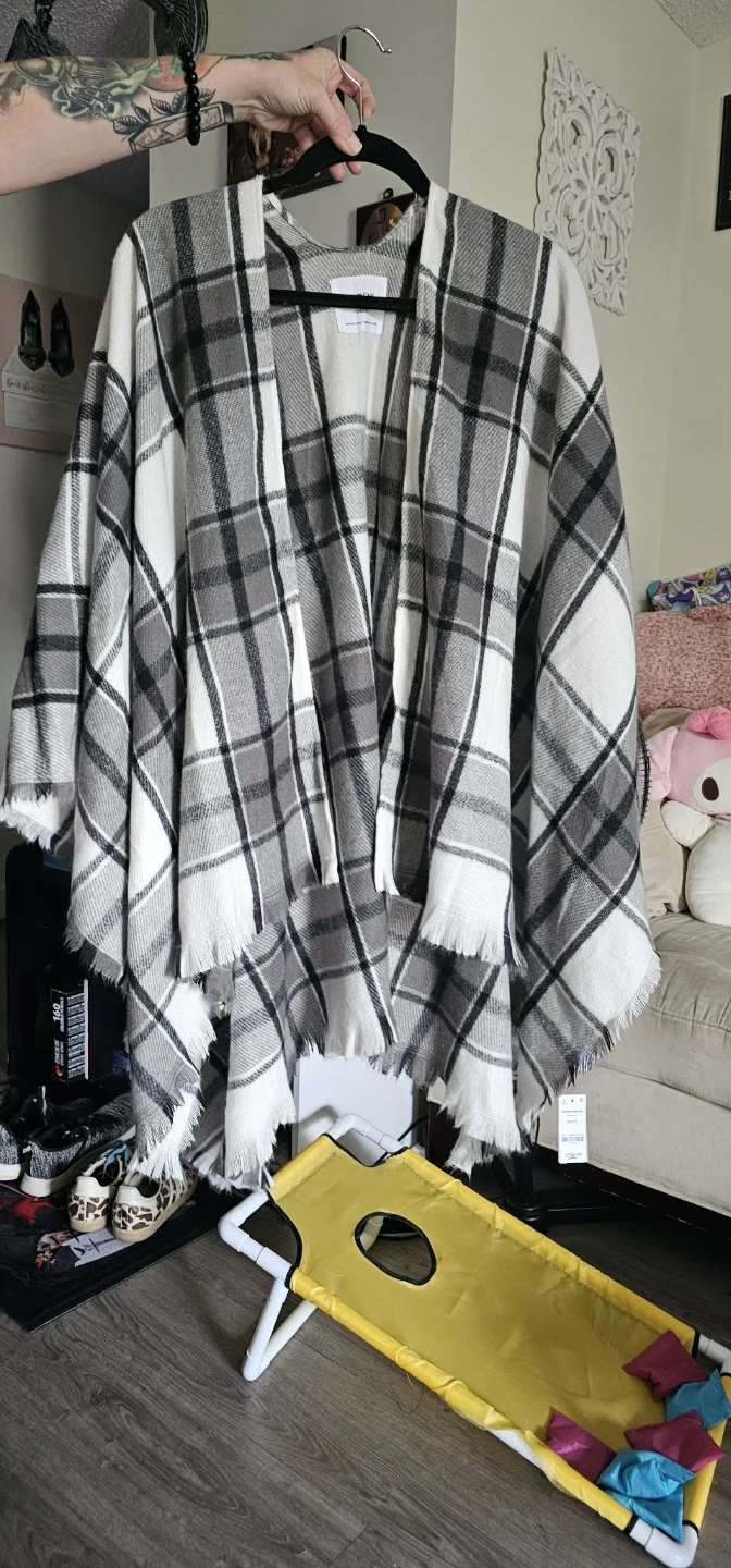 Ardenes Plaid Poncho Wrap - photo 2