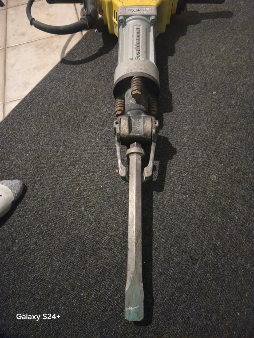 Bosch Brute Breaker Hammer - photo 3