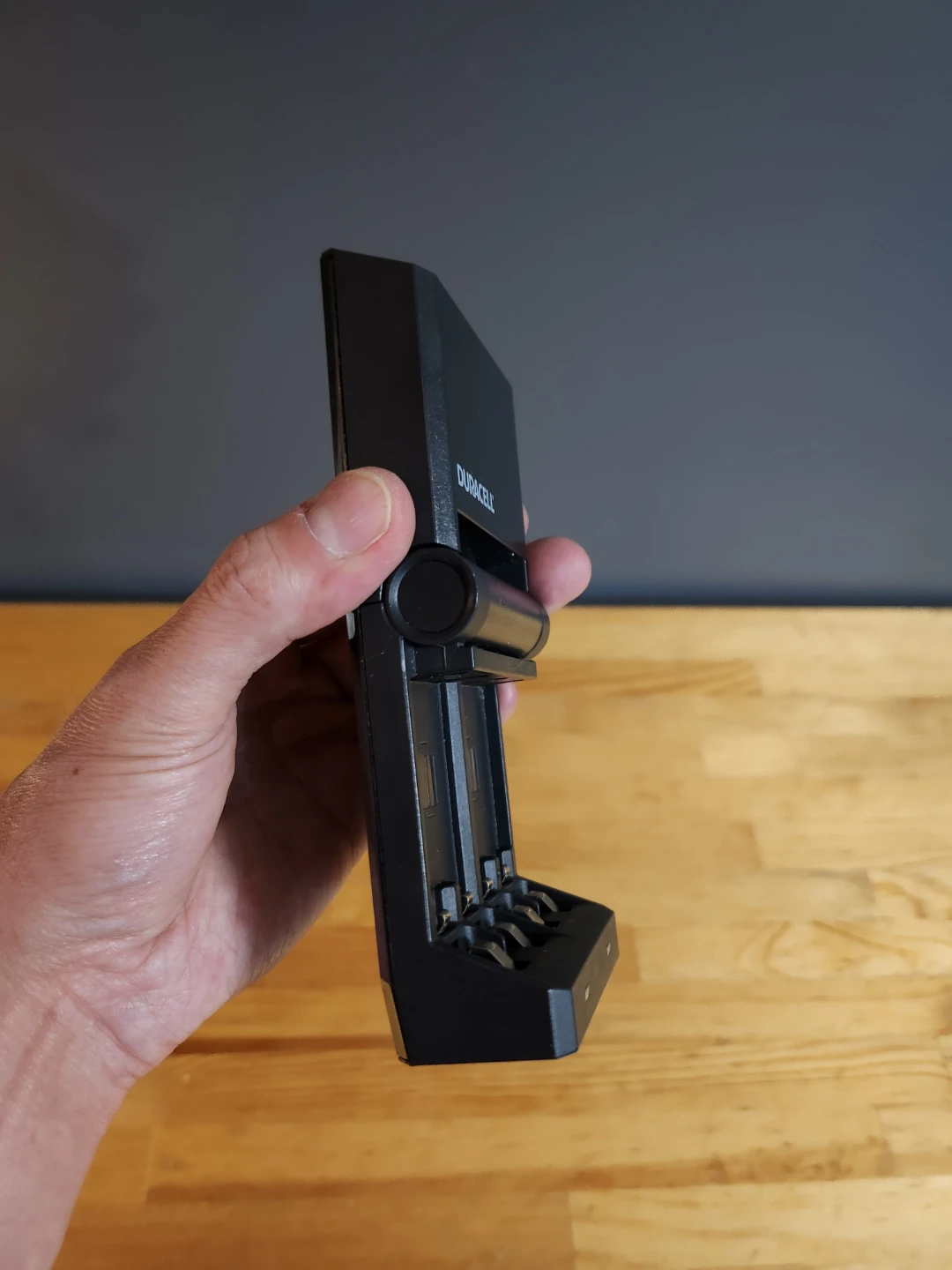 Duracell Folding Compact Battery Charger 🏈 - photo 3