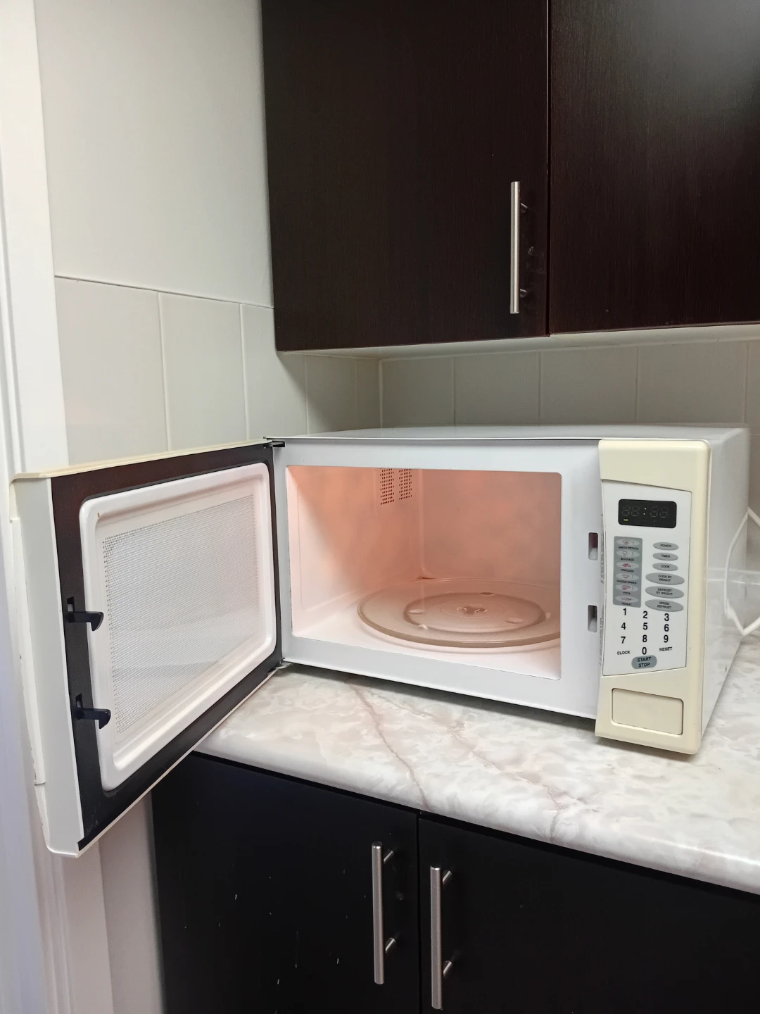 Danby countertop microwave - photo 3
