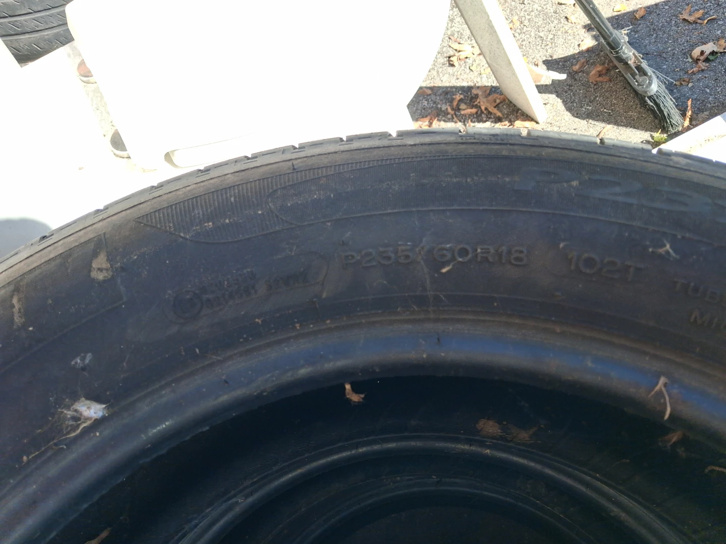 Set of 4 Michelin Tires P235/60R18 - photo 3