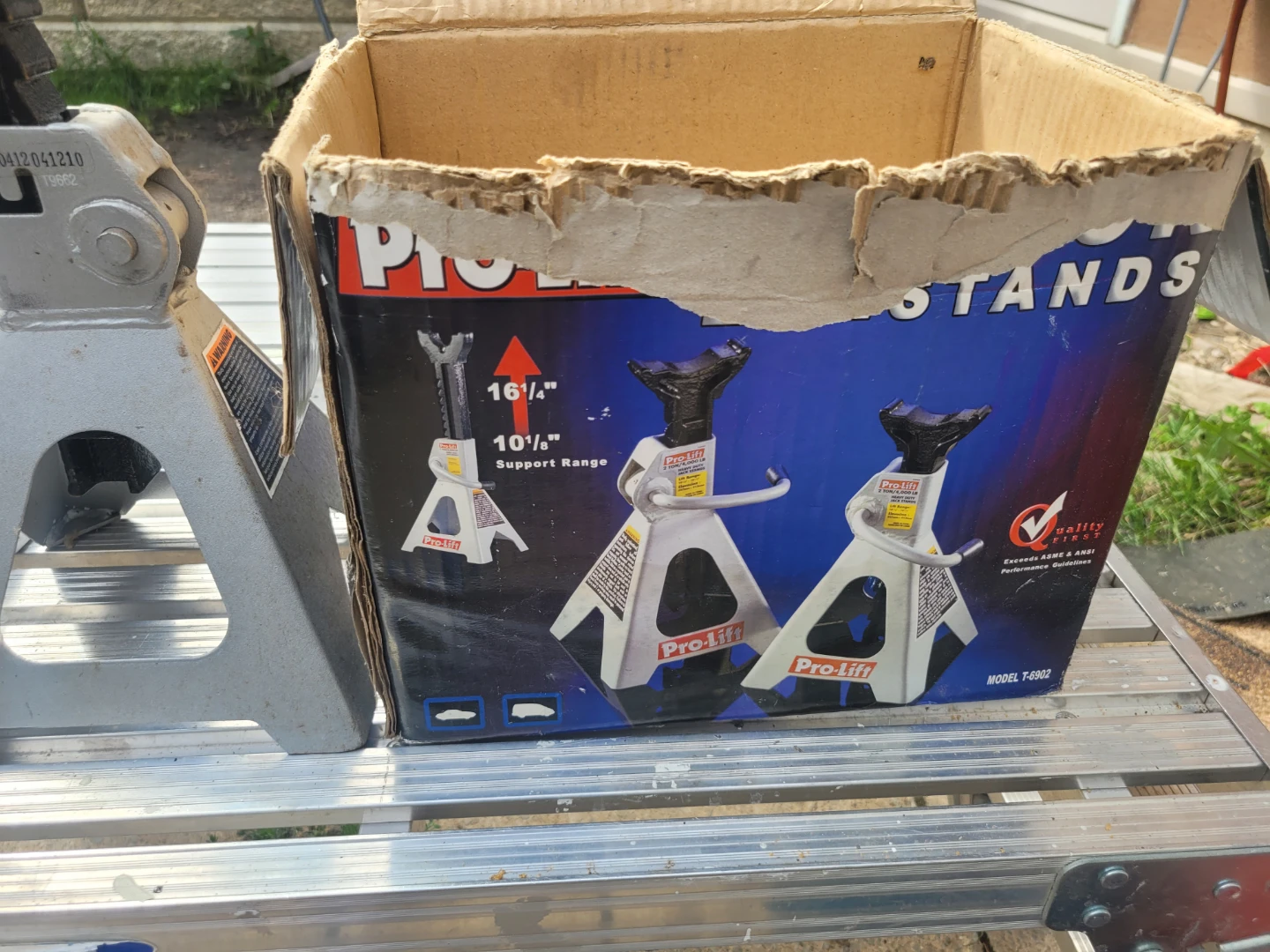 Pro-Lift 2-Ton Jack Stands (Model T-6902) - photo 2