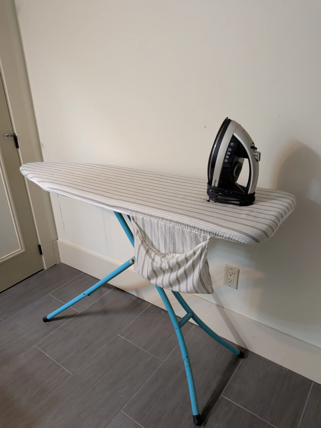 Panasonic Steam Iron and Ironing Board Set - photo 3