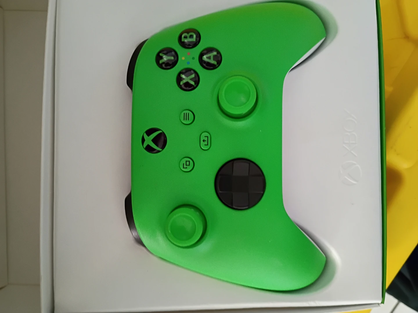Microsoft Xbox Wireless Controller - Velocity Green - photo 2