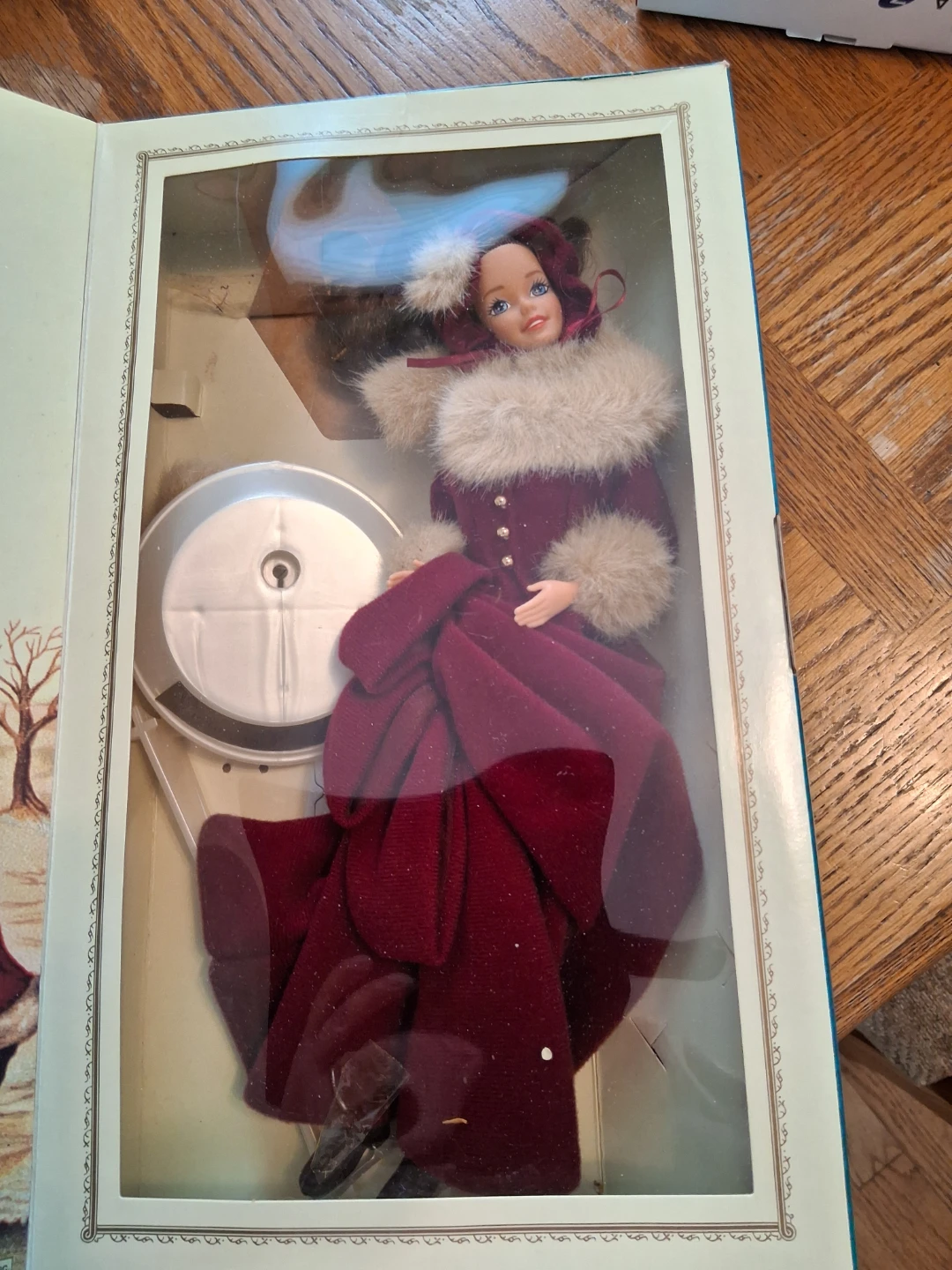 1994 Victorian Elegance Barbie Doll - photo 2
