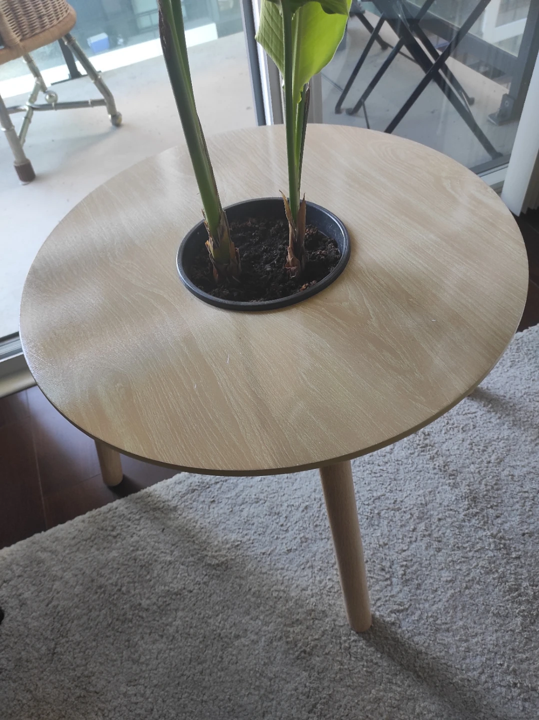 Round plant pot side table