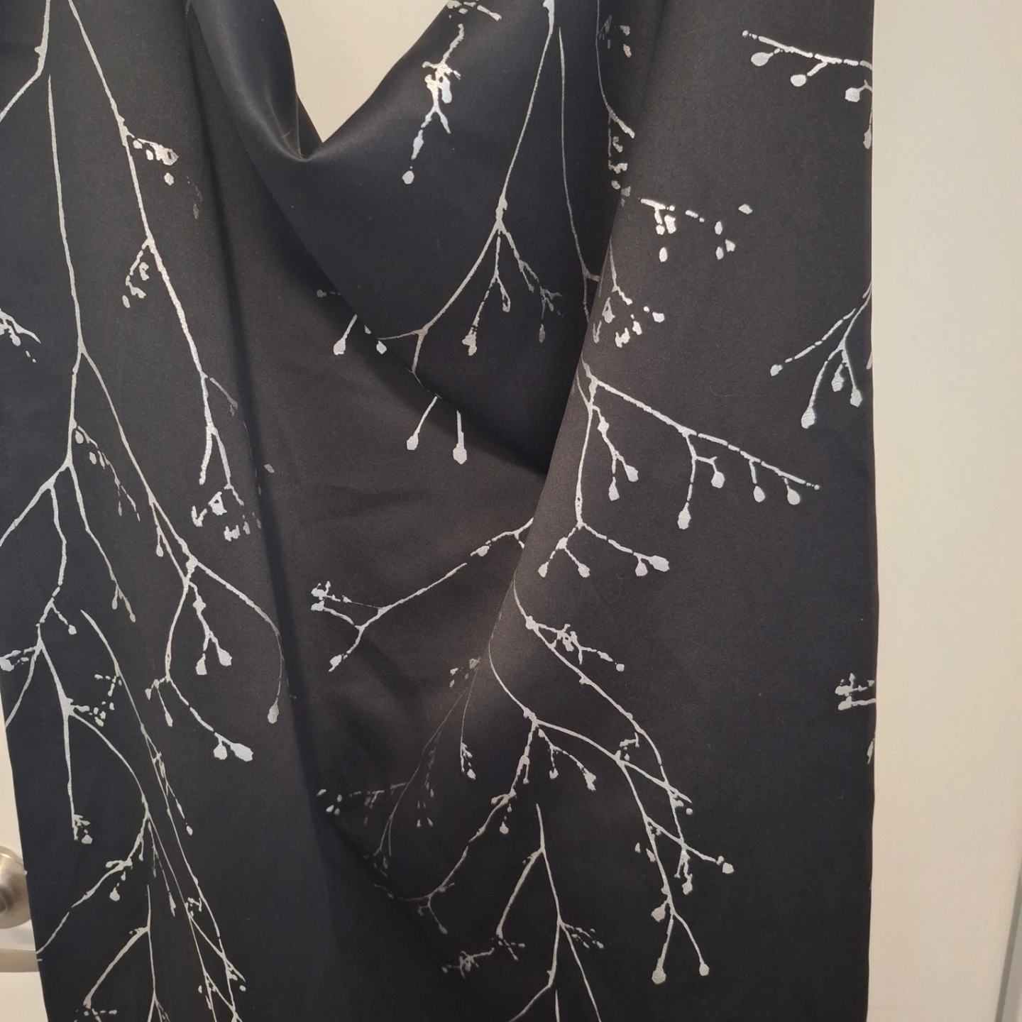 Black and silver branch pattern curtain - photo 2