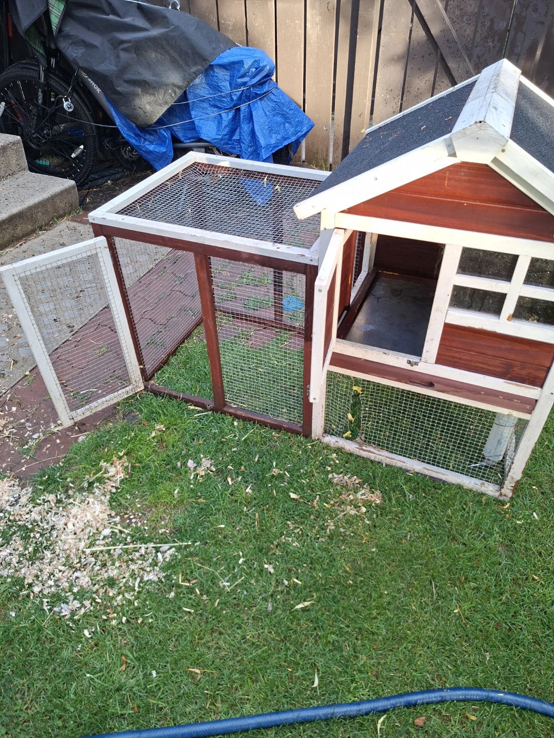 Wooden Hutch with Run - photo 2