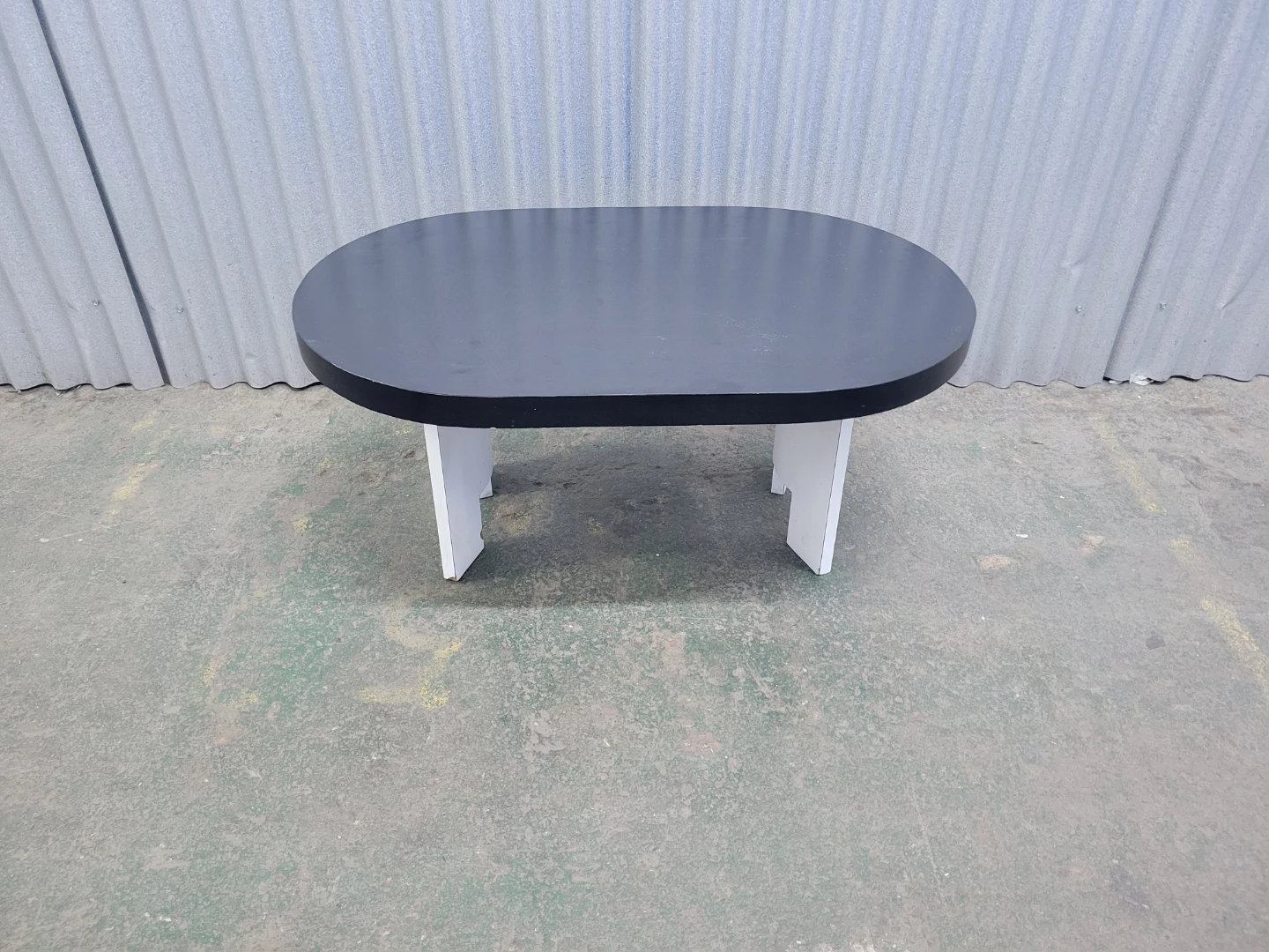 Oval black coffee table with white legs