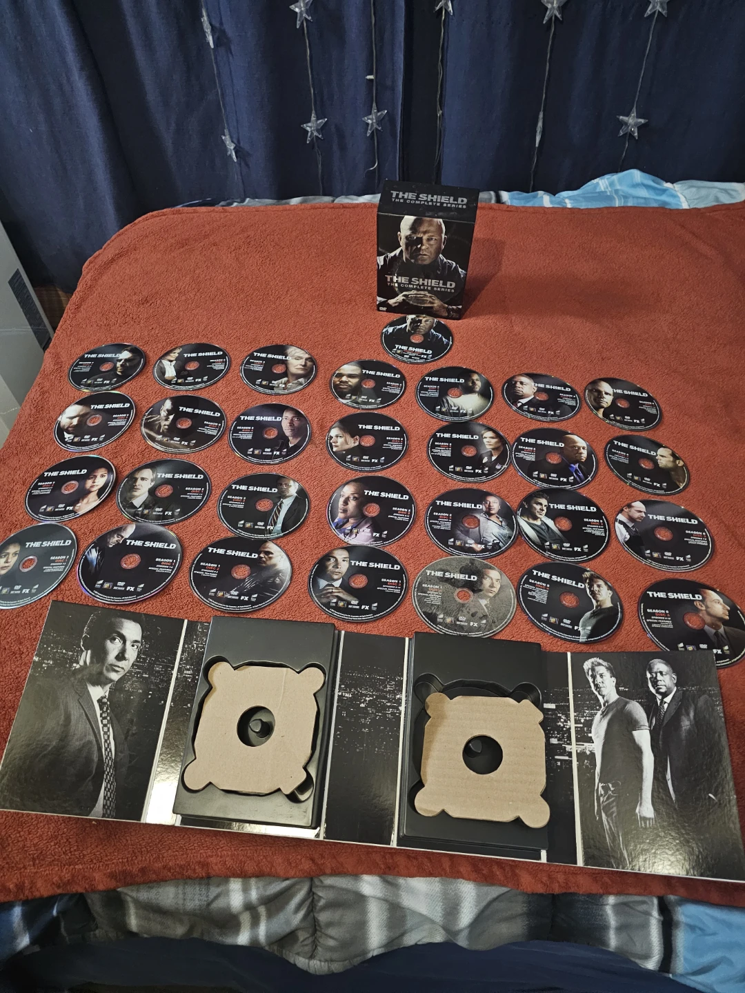 The Shield The Complete Series DVD Box Set - photo 3