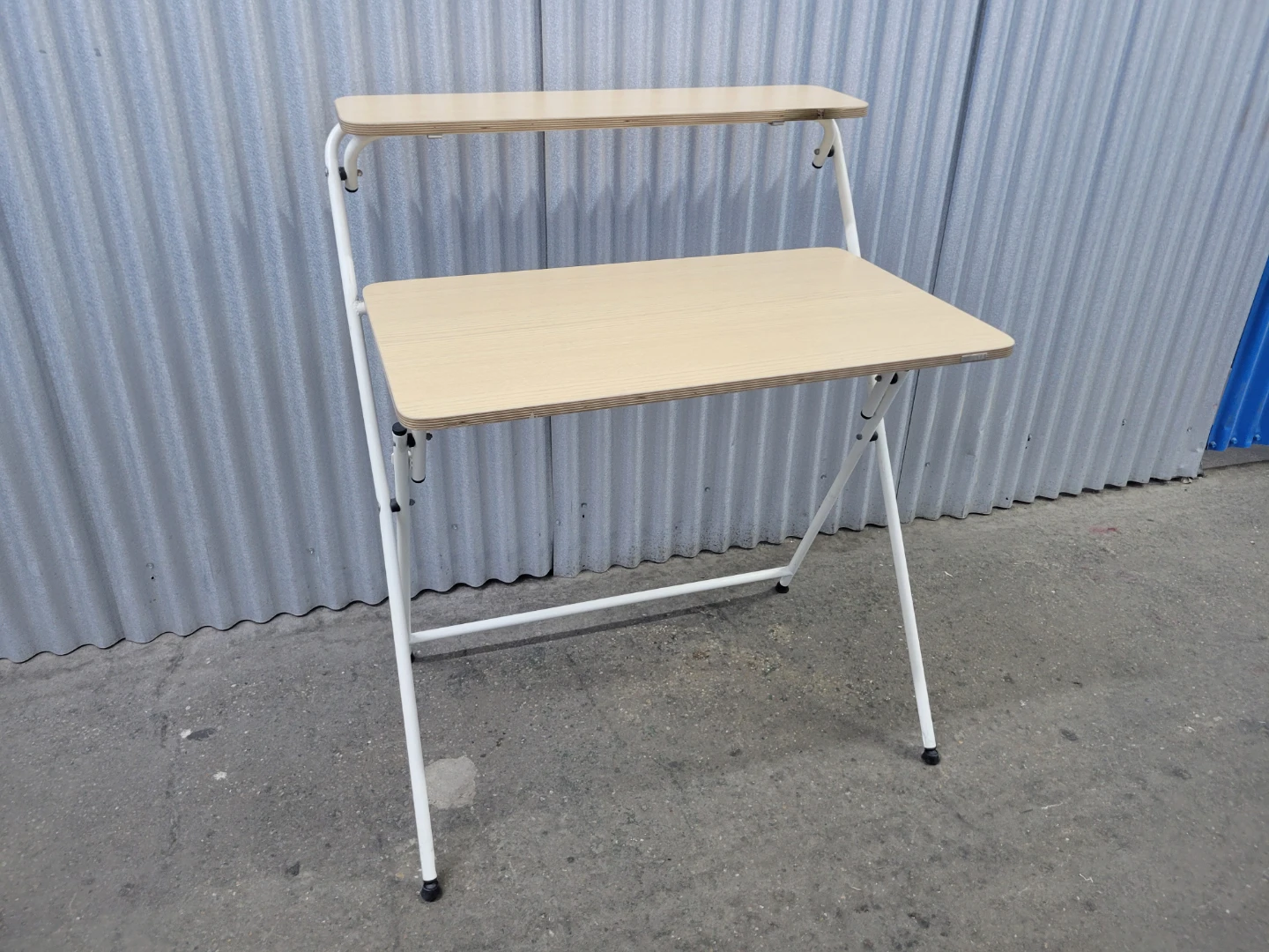 Folding Desk with a shelve
