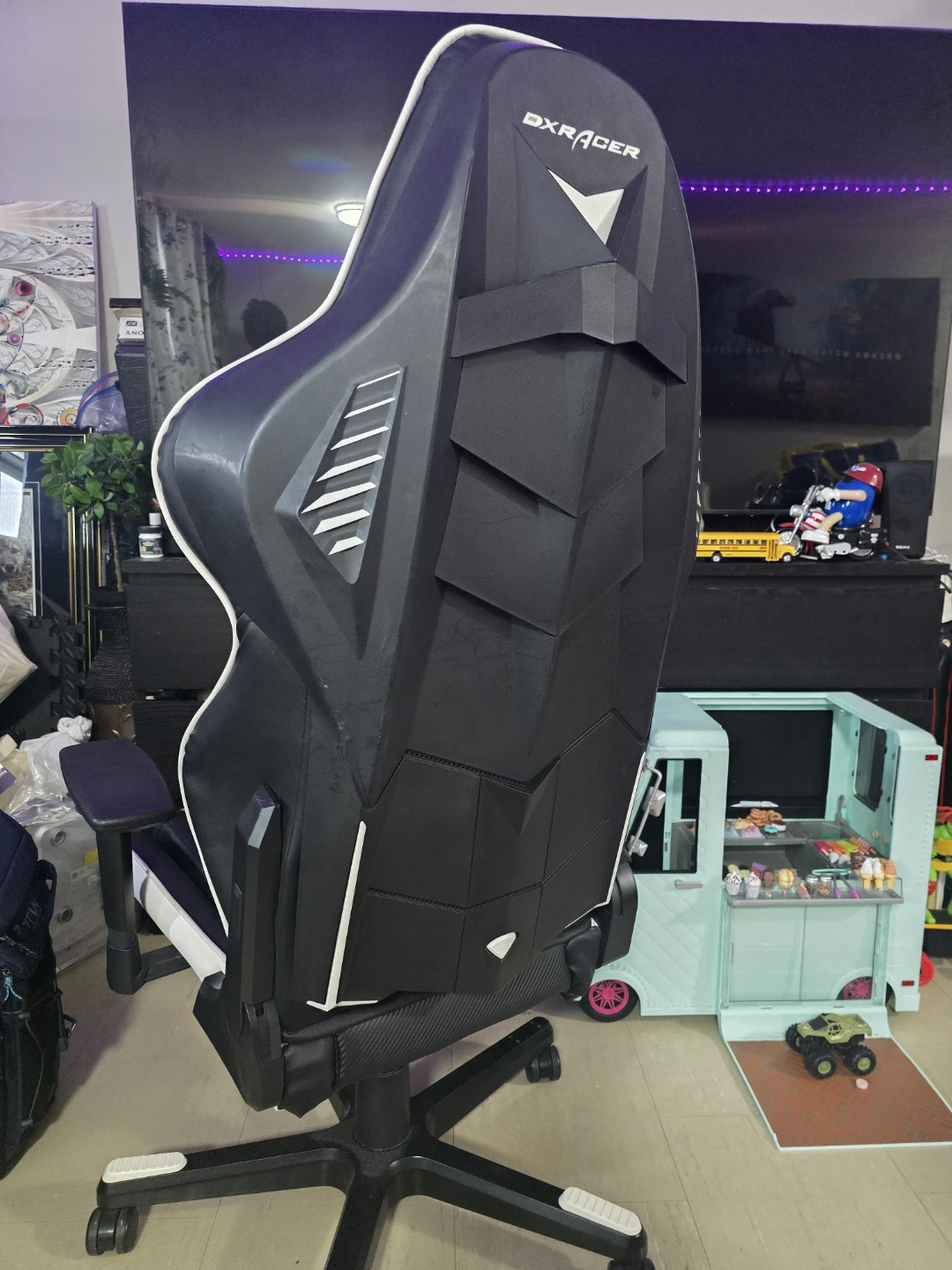 DXRacer Gaming Chair - Black and White - photo 2