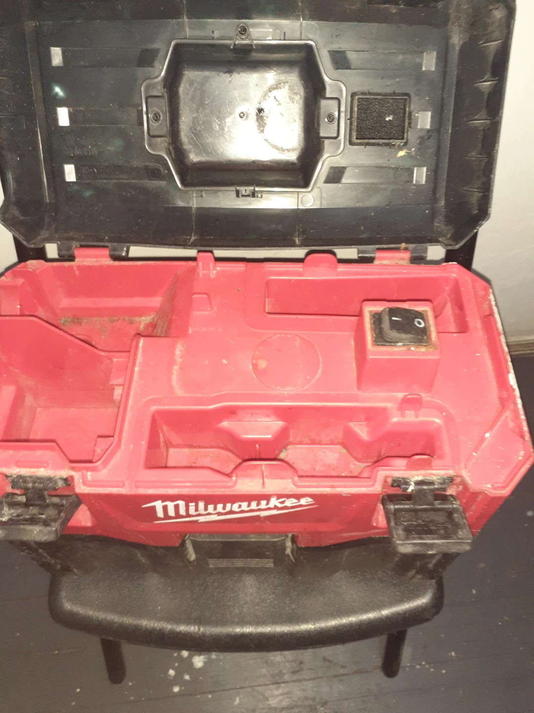 Milwaukee Wet/Dry Vacuum Toolbox am(no attachments) - photo 2
