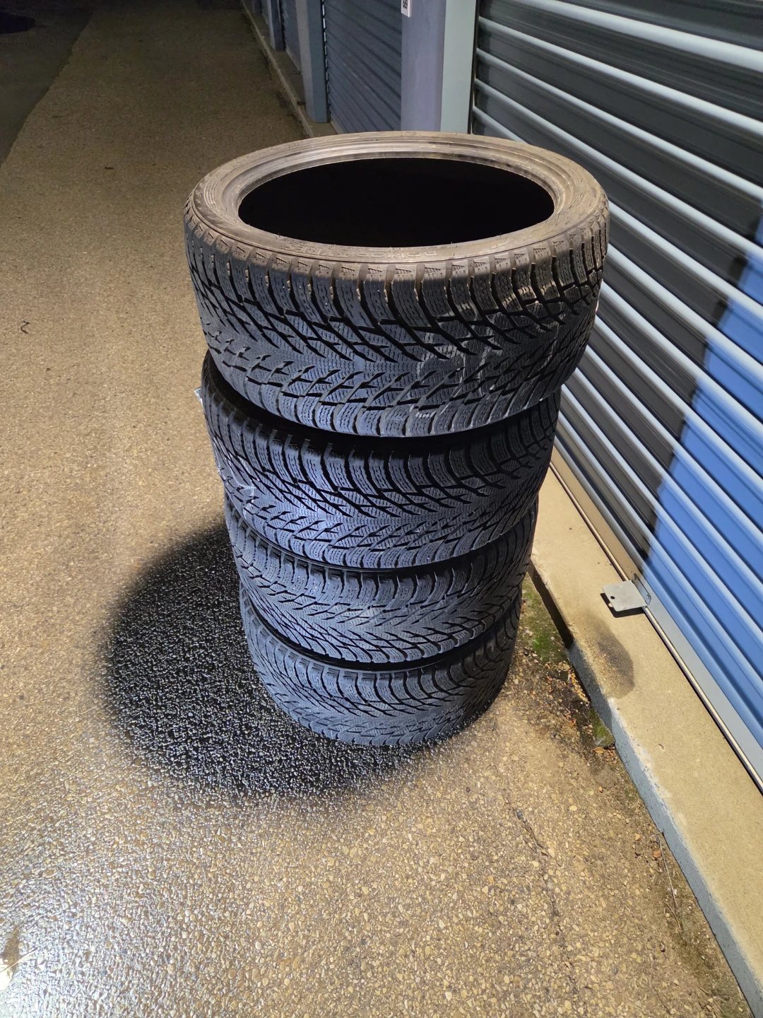 4 Nokian Hakkapeliitta 255/35R19 Tires