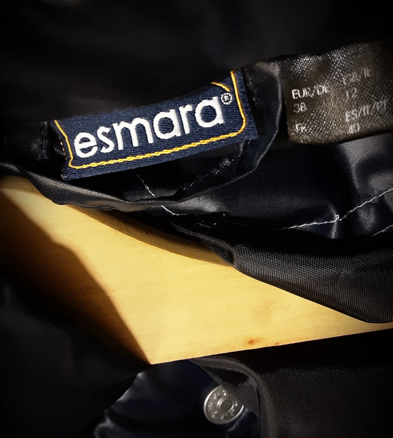 Esmara Black Puffer Jacket Size 38 - photo 3