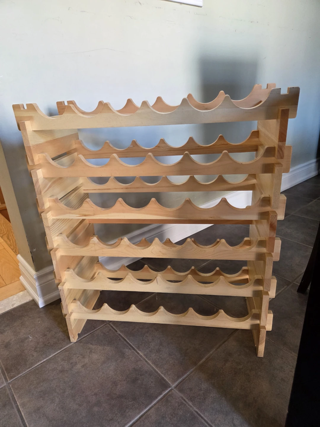 Wooden wine rack + 30 empty bottles