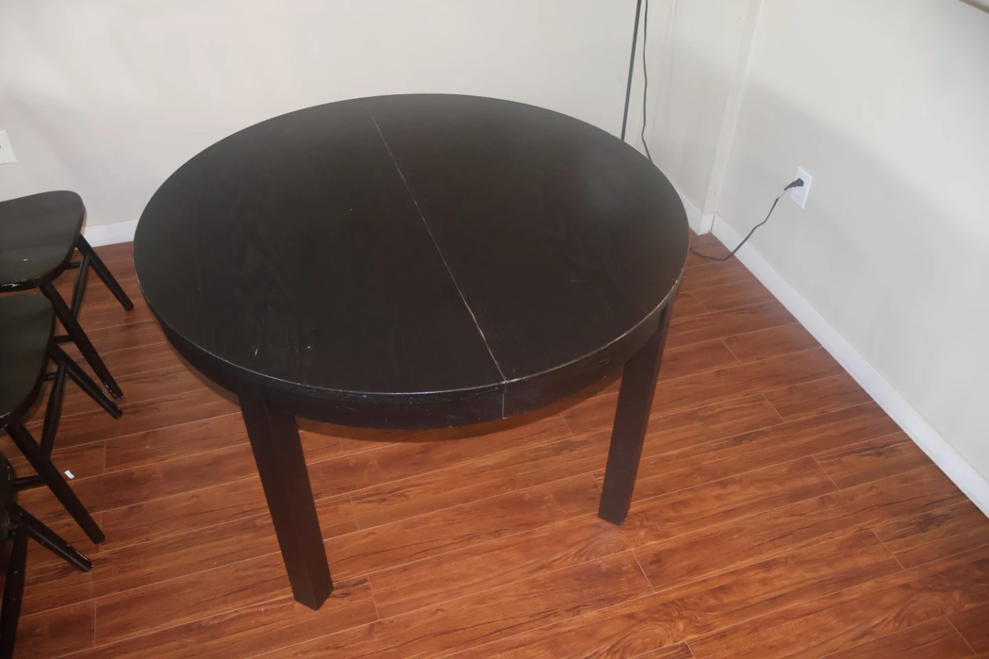 Round wooden dining table and four chairs - photo 2