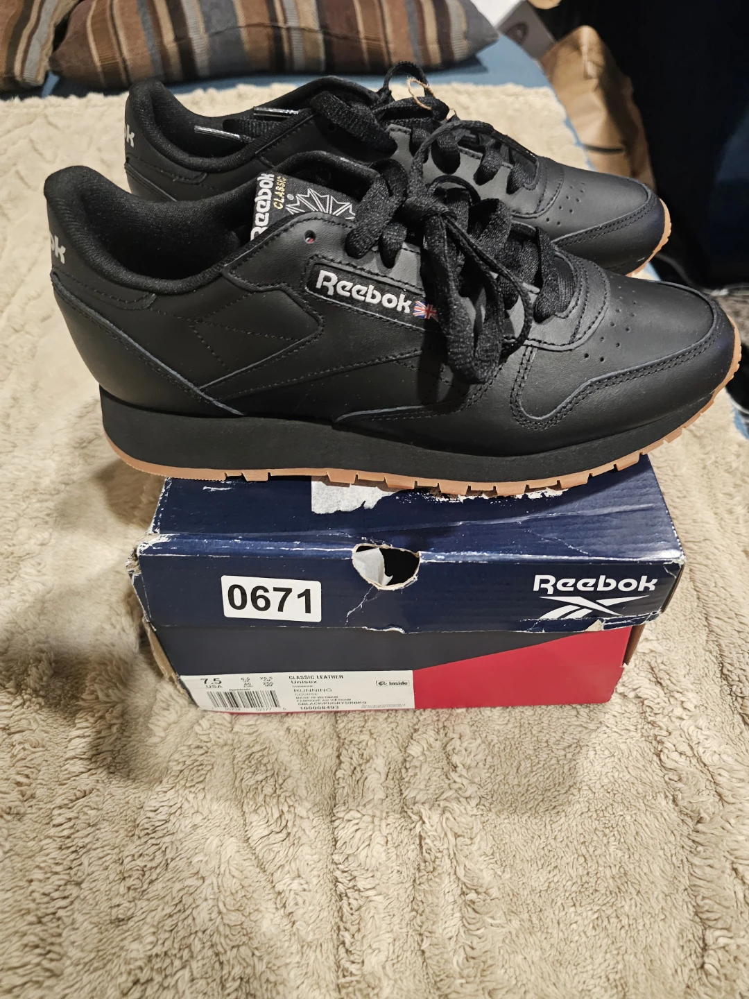 Reebok Women’s Classic Leather Shoes/gum bottom - photo 4